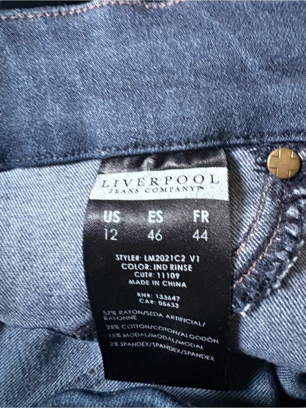 Liverpool Gia Glider Pull-On Jeans EUC size 12 In 28, W 17-19 - Picture 5 of 7